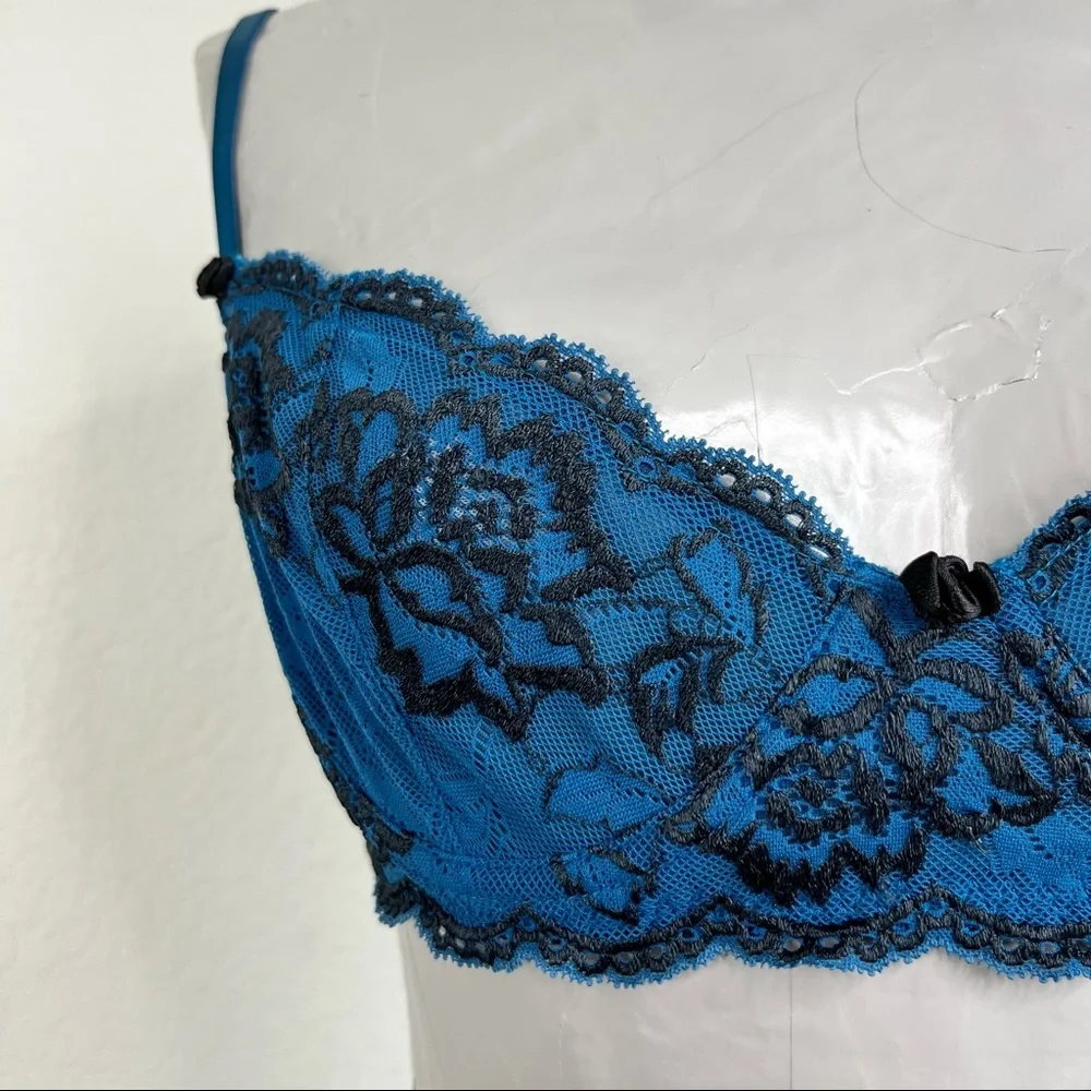 VS Victoria's Secret Lace Jewel Tone Bra